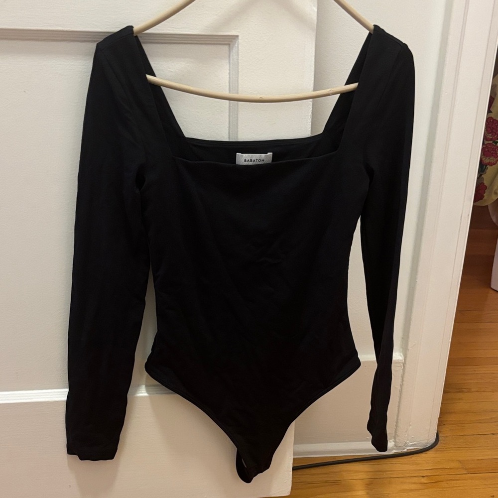 Babaton Classic Black Top